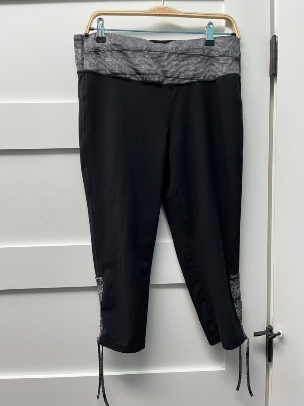 Made For Life Black & Gray Active Set Top & Capri Pants Size Large - Picture 7 of 10